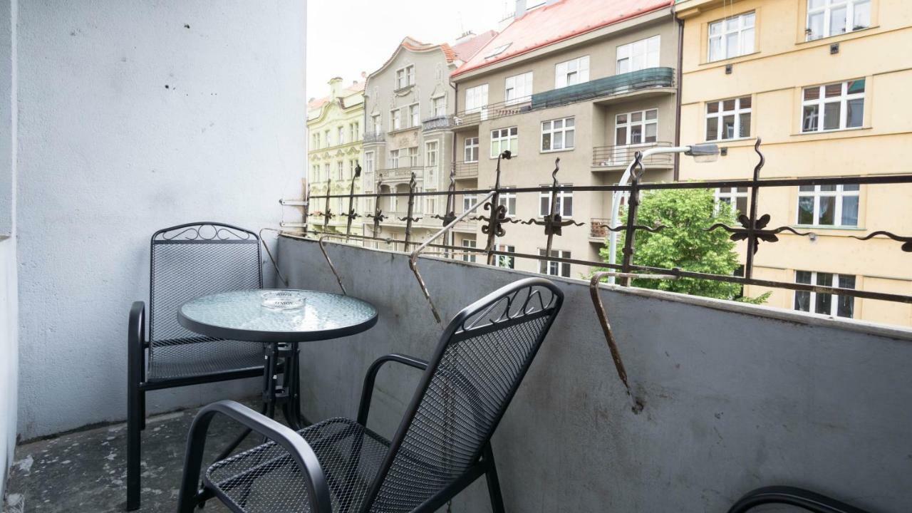 Apartment Four Year Seasons - Walkable To Centre, Metro And Riverside Prag Exterior foto